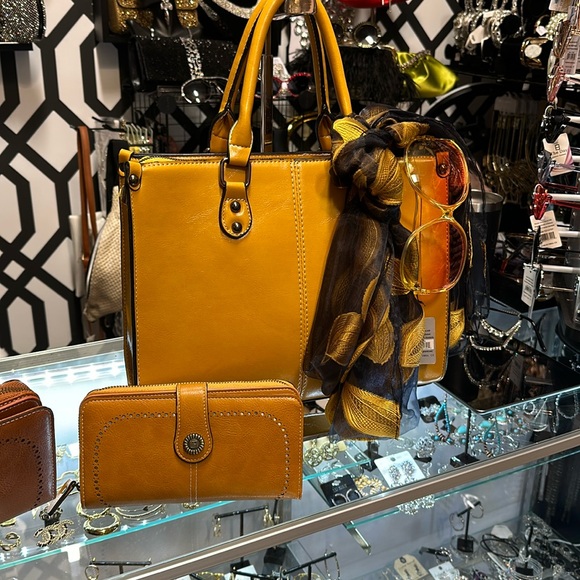 Satchel Purse (color) mustard with two handles and extra straps - Picture 1 of 8